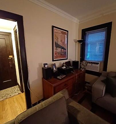 3rd image of 4038 N Southport Ave APT 2E