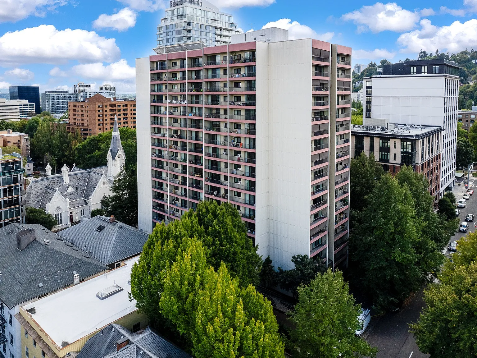 Rose Schnitzer Tower Apartments — Photo 3