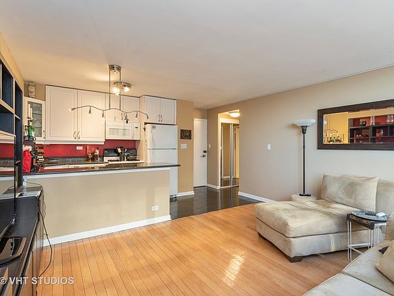 5th image of 3950 N Lake Shore Dr APT 1022