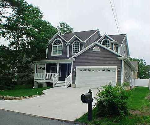 LOVELY NEW HOME!