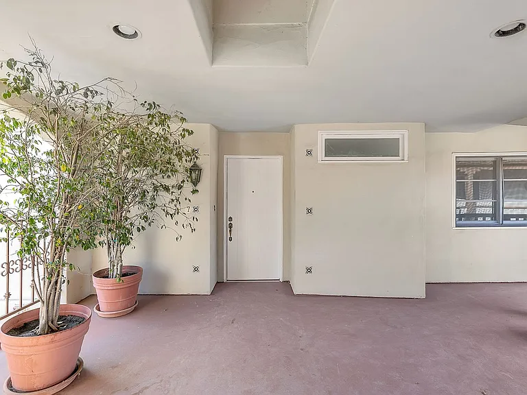 Affordable 2BR/2BA in Santa Monica 90403 Section 8 Voucher Holders Welcome — Photo 16