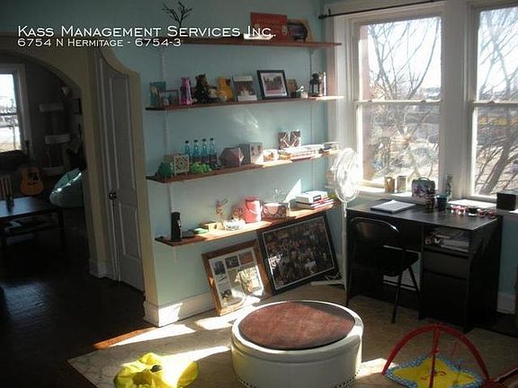 2nd image of 6754 N Hermitage Ave APT 3