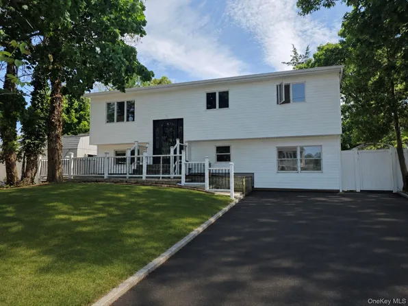 26 Remington Avenue, Selden, NY 11784