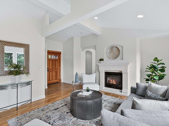 4th image of 562 Cuesta Dr