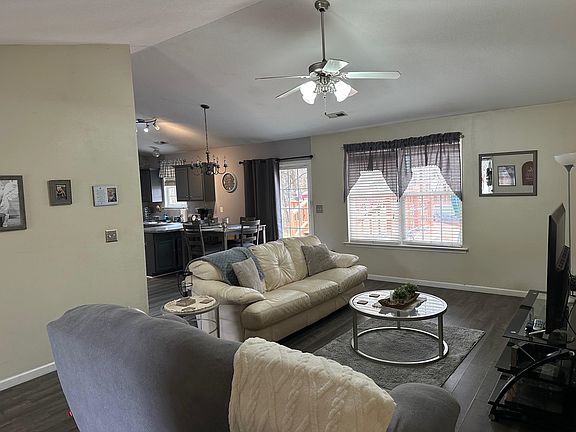 5th image of 258 Chateau St