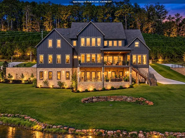 2044 Blackridge Rd, Hoover, AL 35244