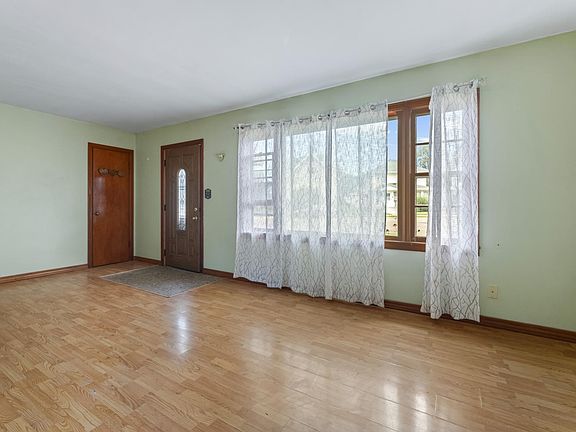 5th image of 687 W Belleview St