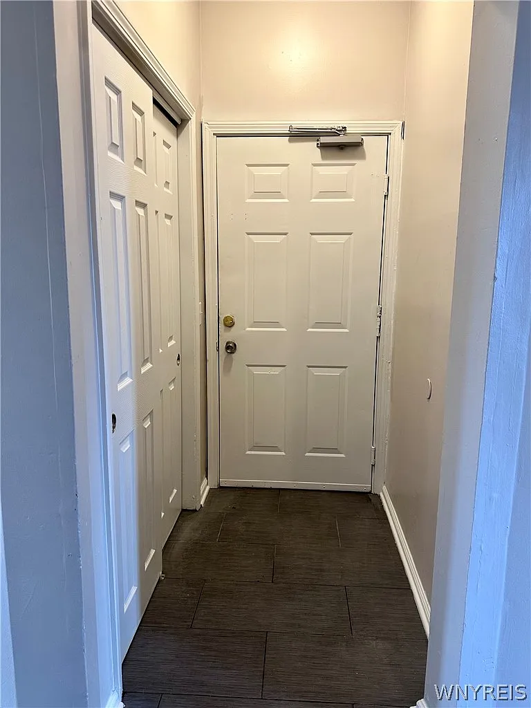 3 bed, 1.0 bath, 9216 sqft, $1,500 — Photo 2