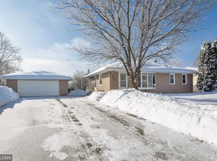 2338 Shoshone Rd, North Saint Paul, MN 55109
