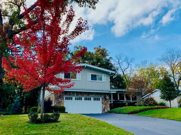 451 Heather Ln, Lake Forest, IL 60045