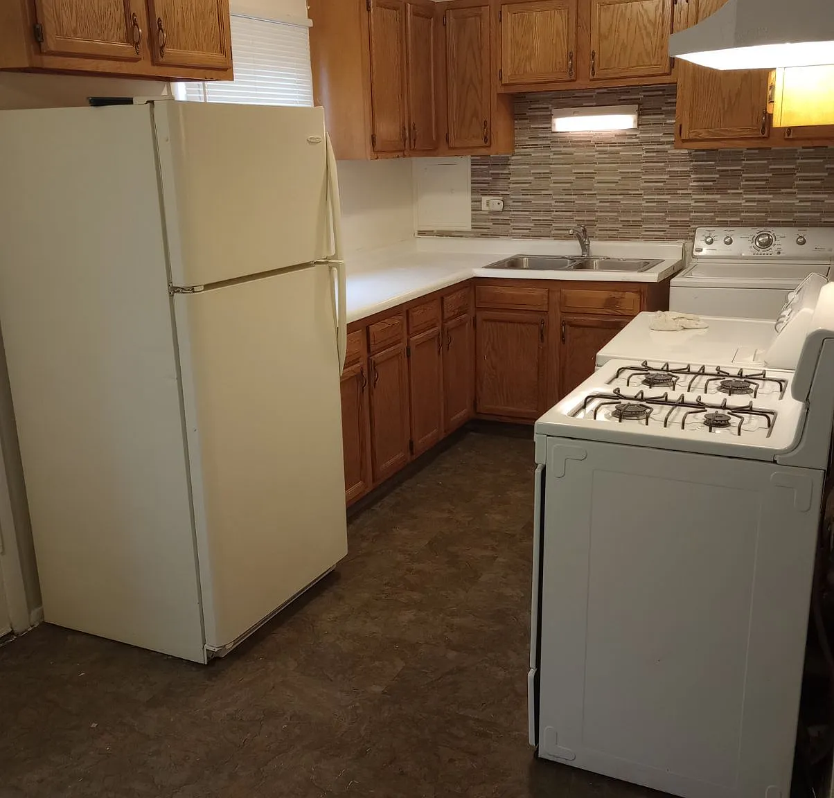 3 bed, 1250 sqft, $1,550 — Photo 1