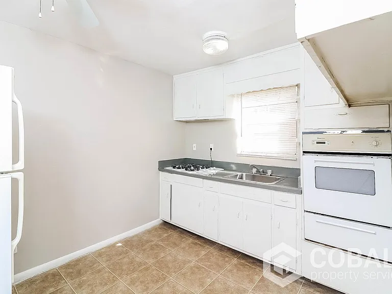 890 Greenwood Ave NE #4 — Photo 3