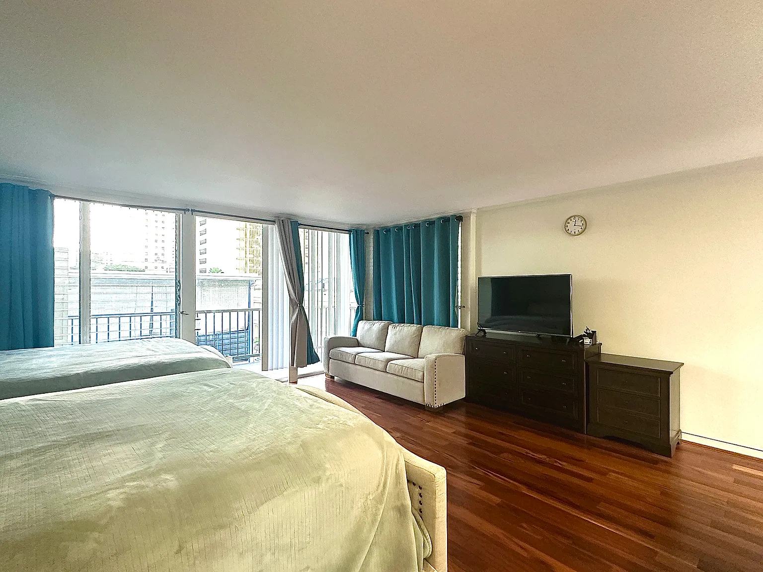 Studio, 572 sqft, $2,800 — Photo 3