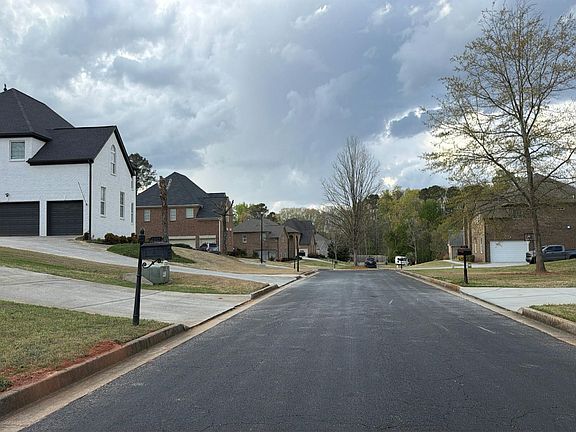 4th image of 3312 Rockingham Ct SE
