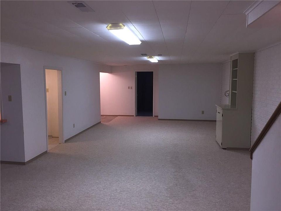 2nd image of 702 SE 6th St