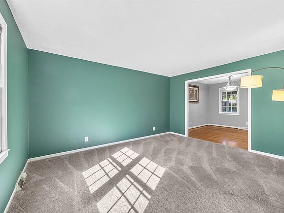 4th image of 112 Bexhill Ct