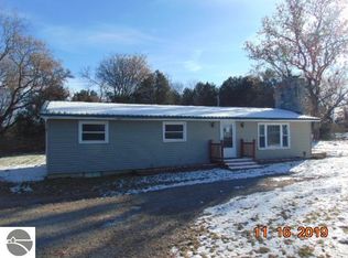 9050 N Vandecar Rd, Farwell, MI 48622