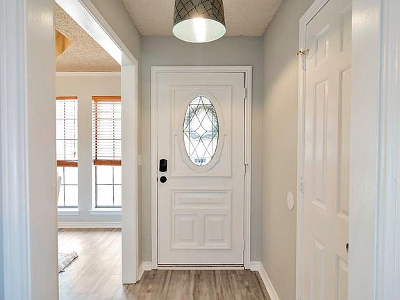 4th image of 388 La Quinta Cir S
