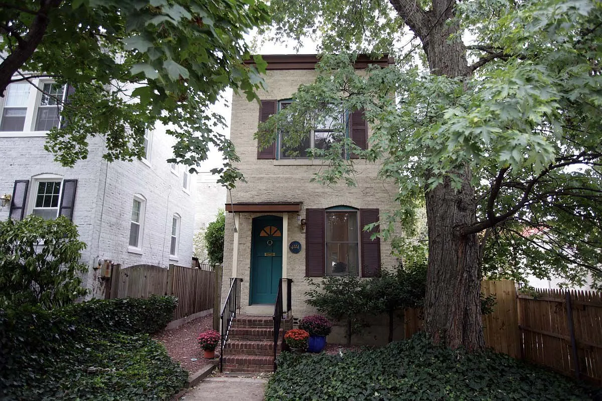 4004 Ellicott St NW photo 1