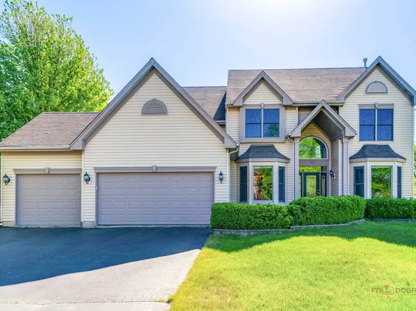 1701 Driftwood Ln, Crystal Lake, IL 60014