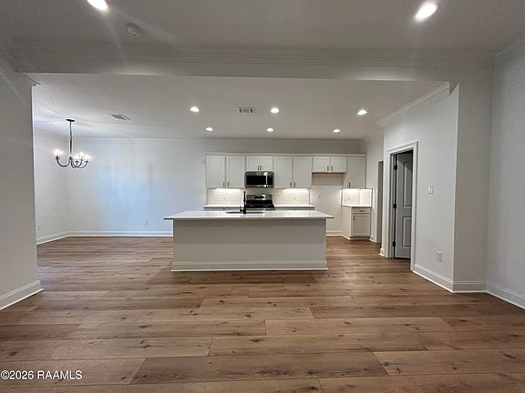 3rd image of 806 Summer St