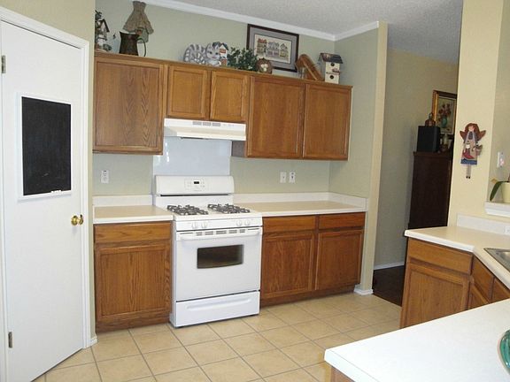 4th image of 2707 Glenwood Trl