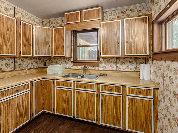4th image of 109 E Van Buren St