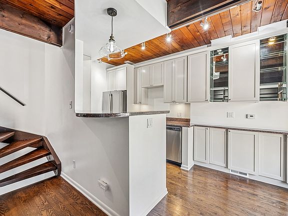 4th image of 1848 N Hudson Ave #H