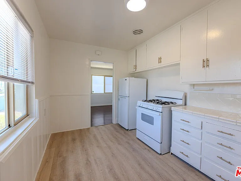 233 E Alameda Ave #A — Photo 7
