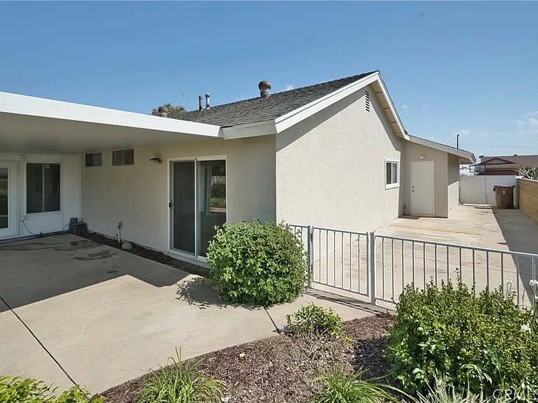 1425 Arrow Wood Dr — Photo 9