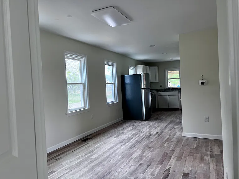 14 Marriott Ave — Photo 4