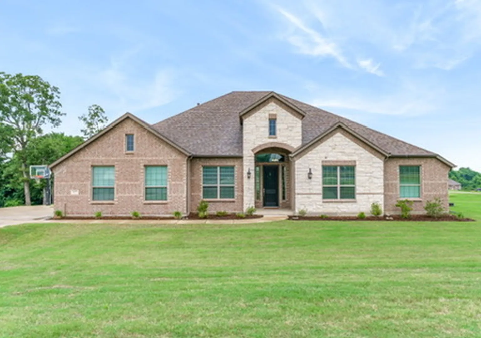 425 Private Road 7017 — Photo 1