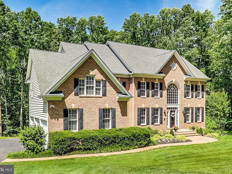 1st image of 904 Heatherfield Ln