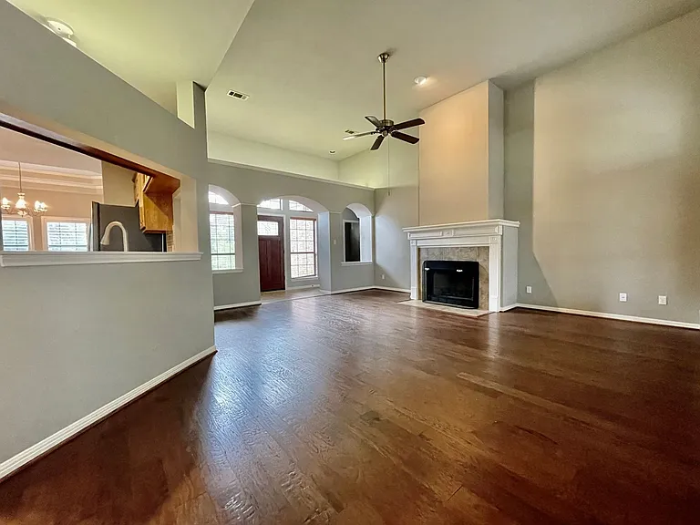 300 Quarry Spring Dr — Photo 4