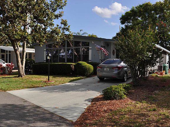 3rd image of 11 Key West Dr
