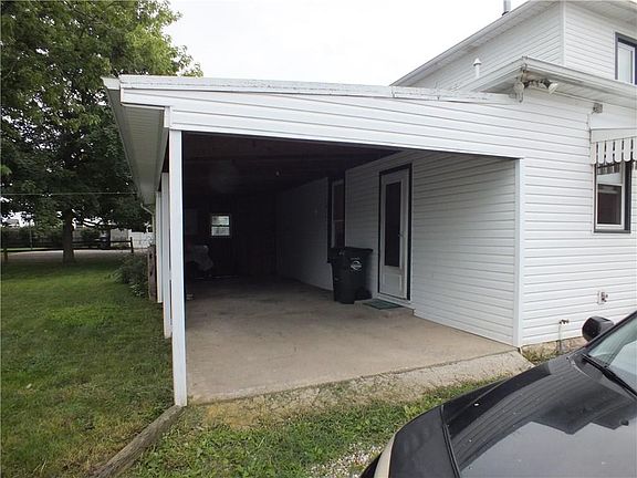 4th image of 409 School St