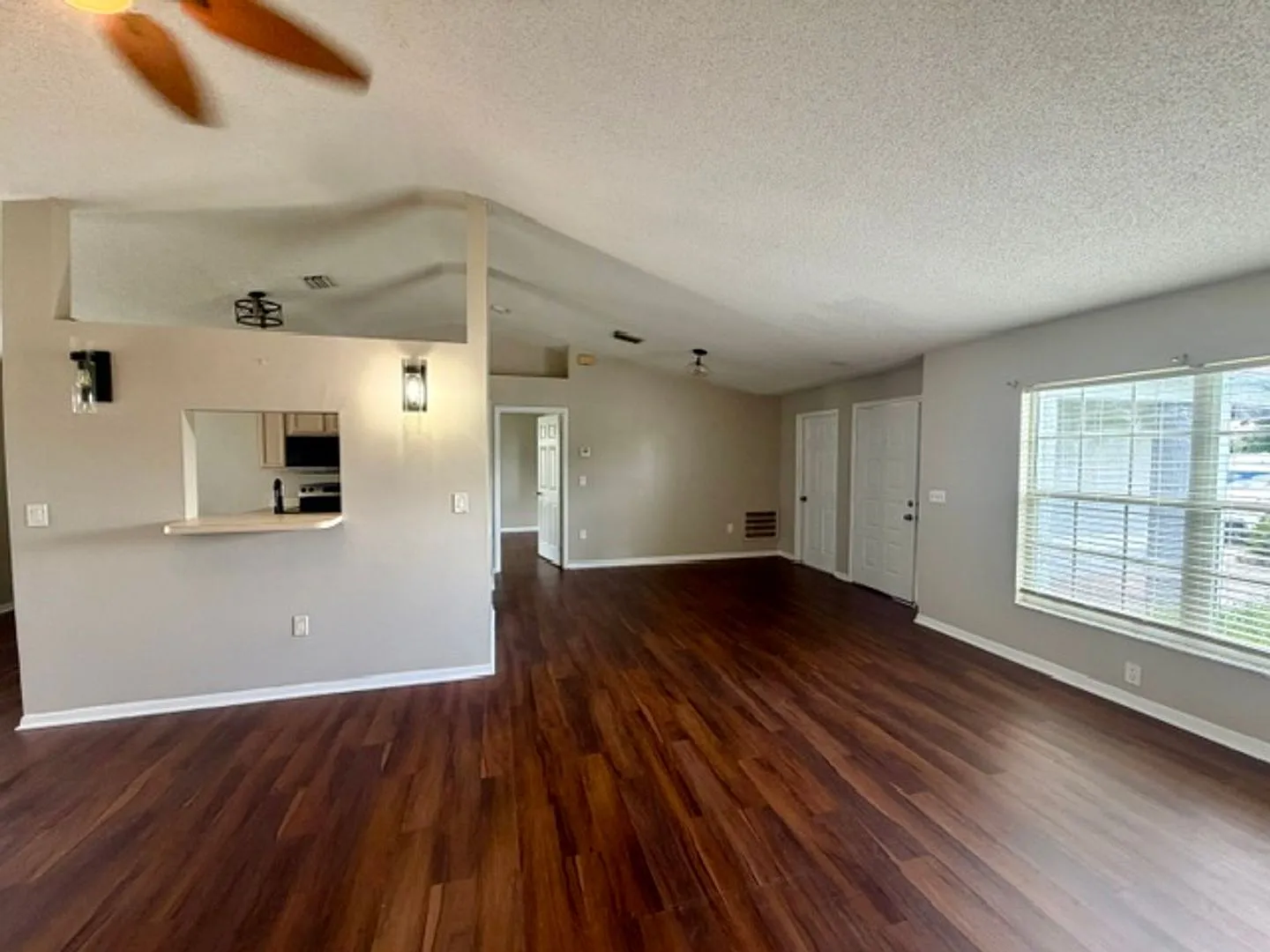 Your Florida Dream Home Awaits! 4- Bedroom 3- Bathroom Available Now — Photo 2