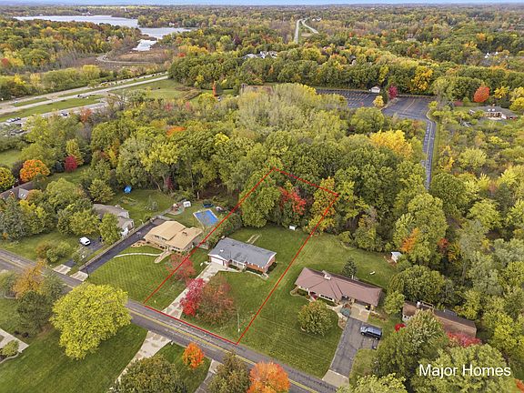 5th image of 3547 Lake Dr SE
