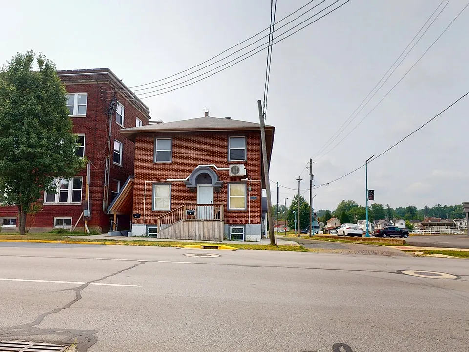 219 W Church St