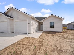 1216 Fountain Dr, Salina, KS 67401