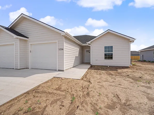 1216 Fountain Dr, Salina, KS 67401