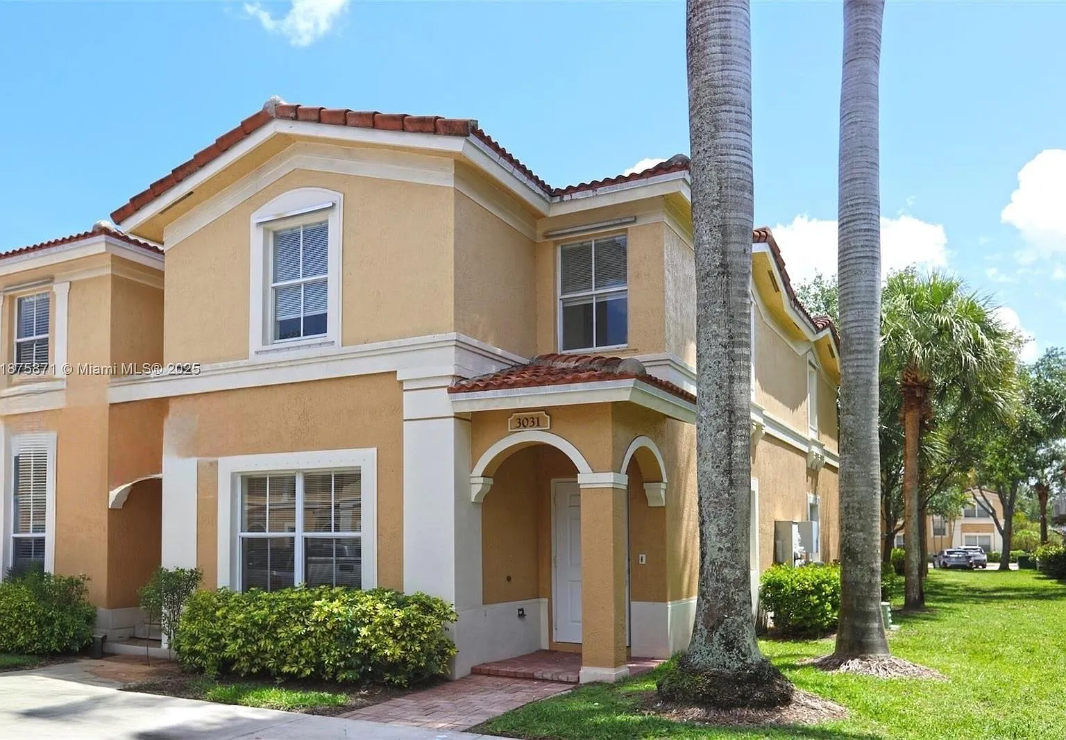 3 bed, 2.5 bath, 1470 sqft, $2,950 — Photo 2