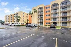 Coral Gate West Condo — Photo 3