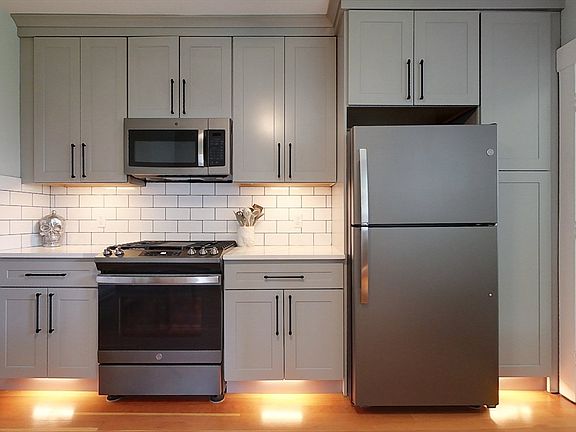 4th image of 262 Chestnut St