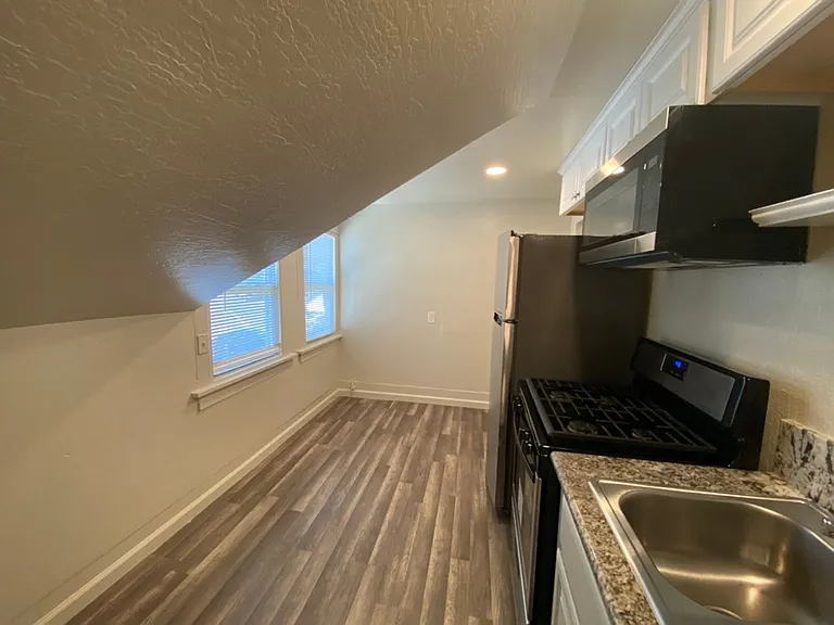Burney Street Triplex — Photo 9