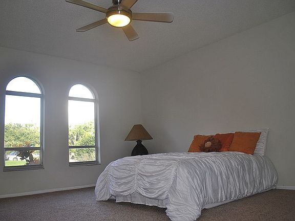 5th image of 538 Meadowvale Dr