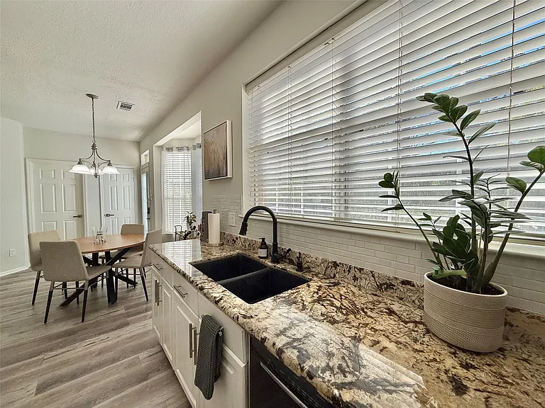2 Twin Feather Pl — Photo 24