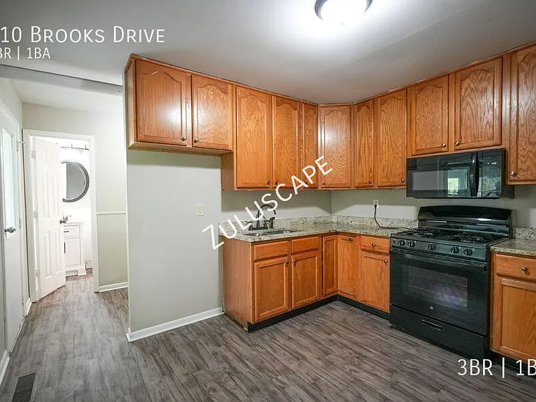 710 Brooks Dr — Photo 9