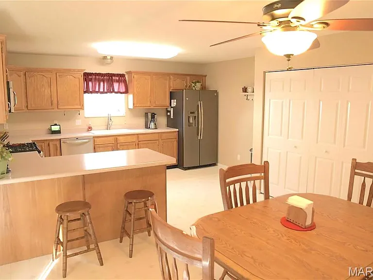 347 Logan Dr — Photo 8