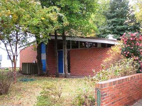 2nd image of 1121 Surrey Cres